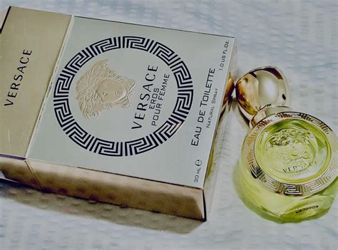 Versace Eros Pour Femme Reviewed: Unveiling the Sensuality.